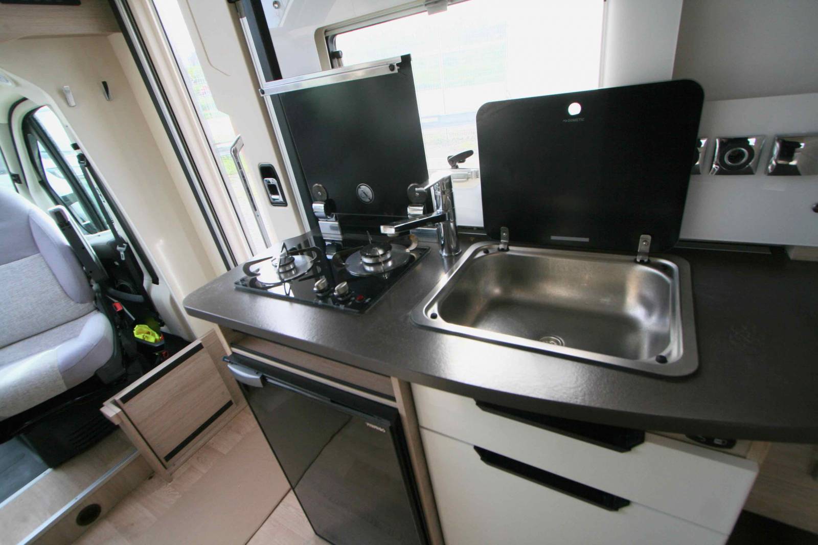 Vend Camping-car profilé d'occasion, récent, lit à la française,  moins de 6 m, Rapido C56, à Roques près Toulouse (31)