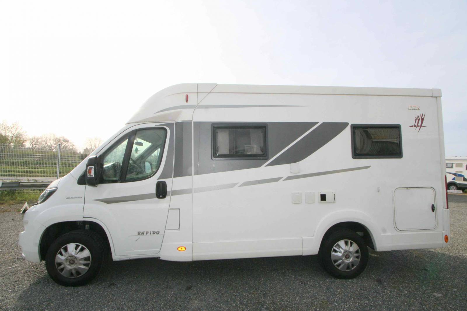 Camping-car profilé d'occasion, récent, lit à la française,  moins de 6 m, Rapido C56, à Roques près Toulouse (31)