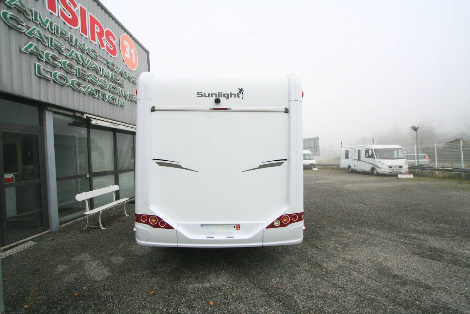 Achat Camping-car intégral occasion, lit de milieu, 4 places, presque neuf, Sunlight I 690L, à roques proche de Toulouse (31)