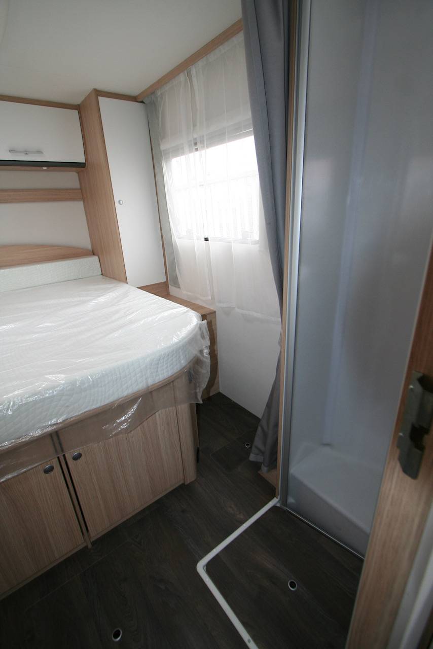 Vend Camping-car intégral occasion, lit de milieu, 4 places, presque neuf, Sunlight I 690L, à roques proche de Toulouse (31)