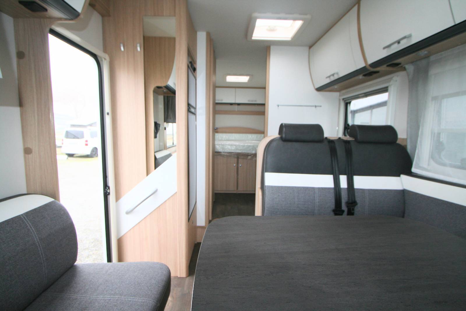 Achat Camping-car intégral occasion, lit de milieu, 4 places, presque neuf, Sunlight I 690L, à roques proche de Toulouse (31)