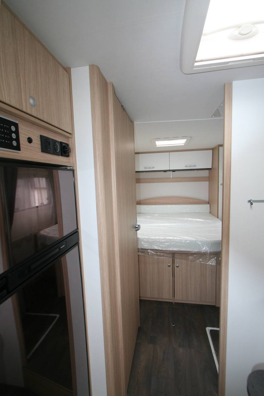 Camping-car intégral occasion, lit de milieu, 4 places, presque neuf, Sunlight I 690L, à roques proche de Toulouse (31)