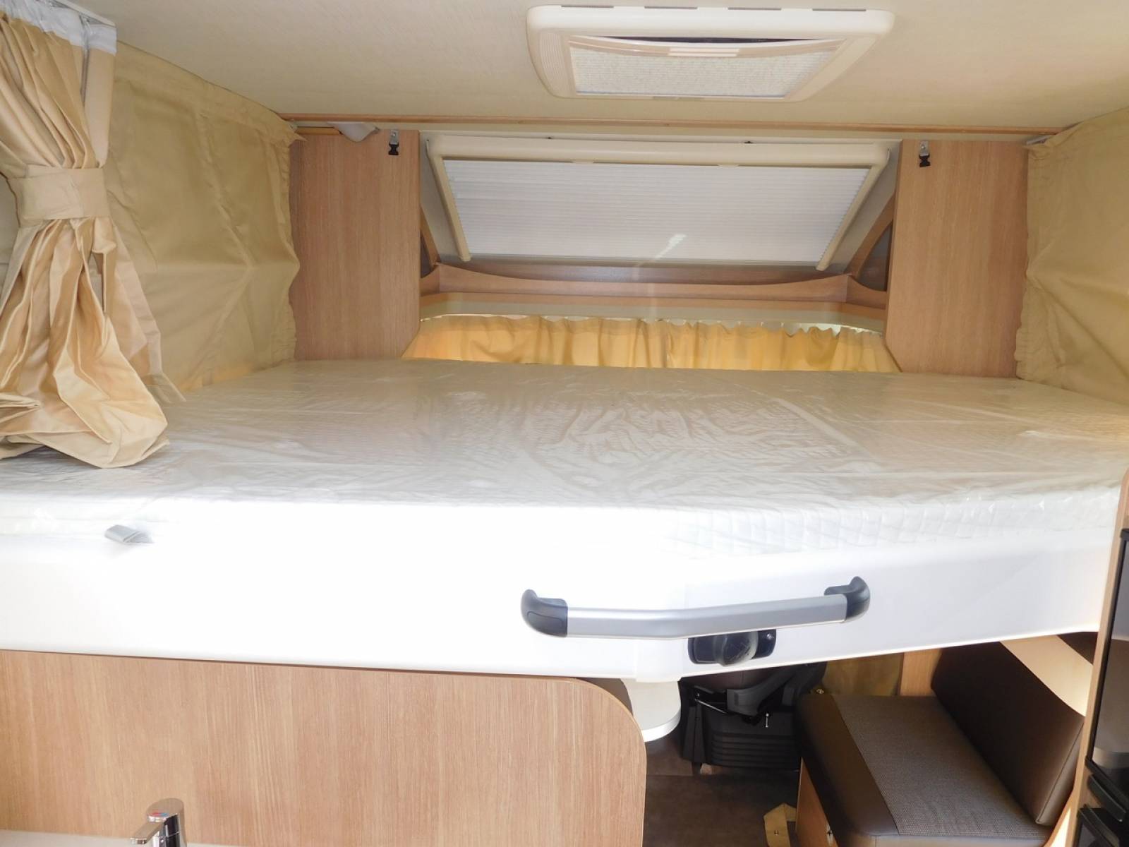 Camping-car profilé occasion Sunlight T 69 L, lit central, lit de pavillon, à Roques près Toulouse 31