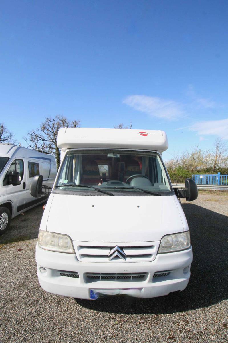 Vend Camping-car profilé occasion, moins de 6 m, lit à la française, 4 places, Bürstner T 605, à Roques proche de Toulouse (31)