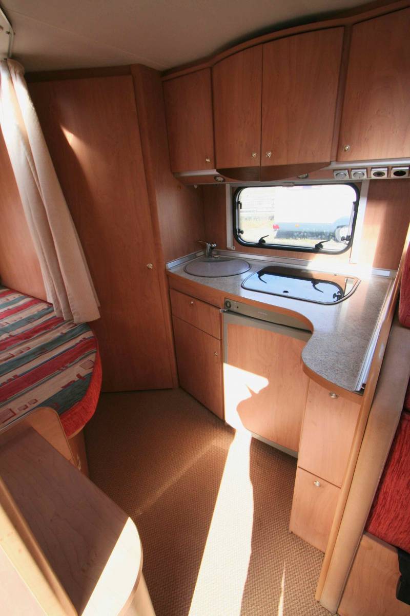 Vend Camping-car profilé occasion, moins de 6 m, lit à la française, 4 places, Bürstner T 605, à Roques proche de Toulouse (31)