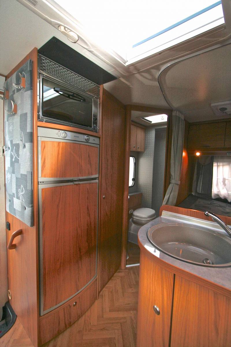 Vend Camping-car occasion profilé, lit à la française, salon face à face, moins de 7 m, Bürstner Privilège T630, à Roques proche de Toulouse 31