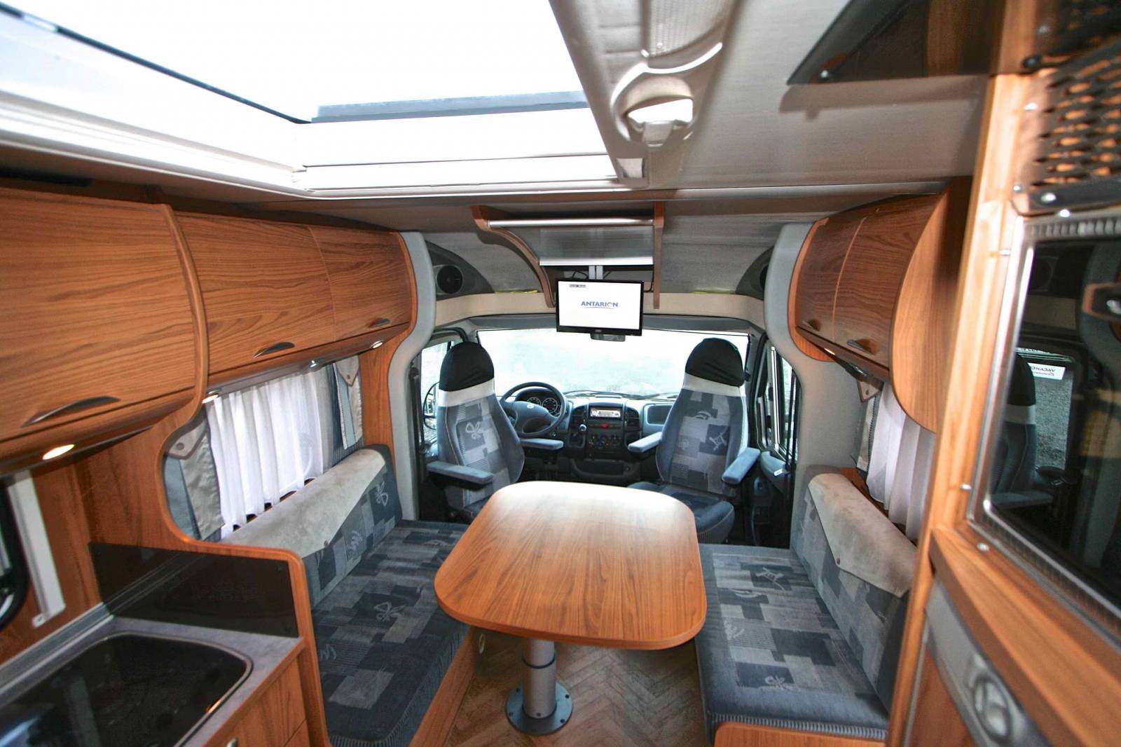 Camping-car occasion profilé, lit à la française, salon face à face, moins de 7 m, Bürstner Privilège T630, à Roques proche de Toulouse 31