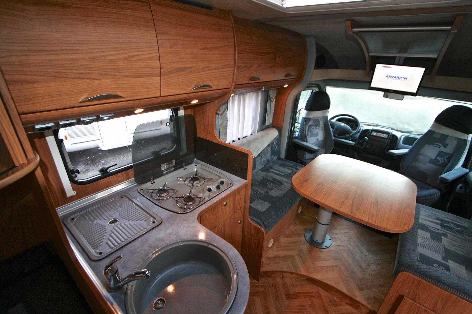 Petit Camping-car occasion profilé, lit à la française, salon face à face, moins de 7 m, Bürstner Privilège T630, à Roques proche de Toulouse 31