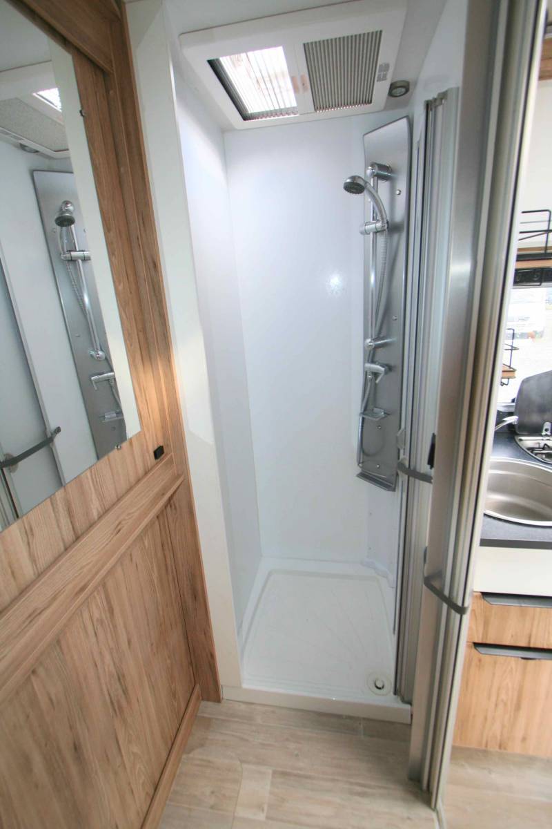 Vend Camping-car profilé occasion, Maxi salon face à face ,4 places, Bavaria T696D, 7m, à Roques, proche de Toulouse (31)