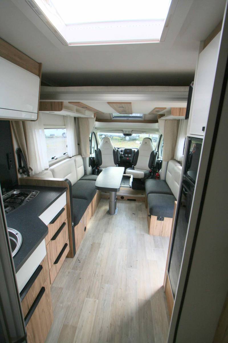 Camping-car profilé occasion, Maxi salon face à face ,4 places, Bavaria T696D, 7m, à Roques, proche de Toulouse (31)