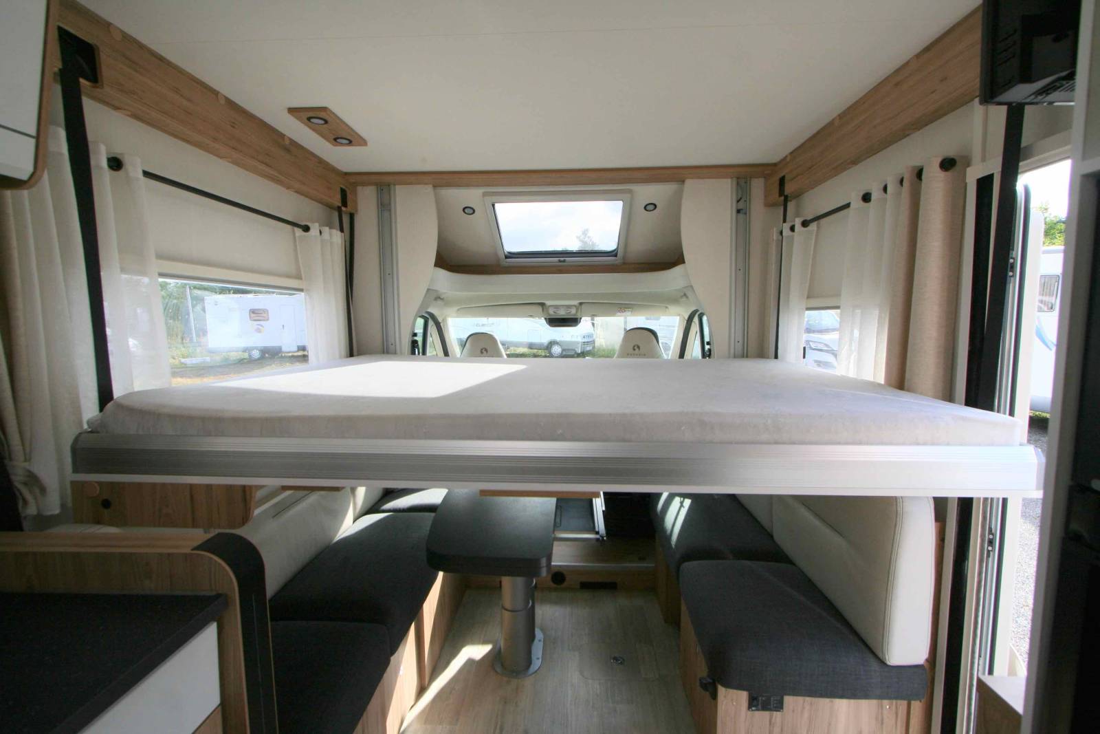 Achat Camping-car profilé occasion, Maxi salon face à face ,4 places, Bavaria T696D, 7m, à Roques, proche de Toulouse (31)