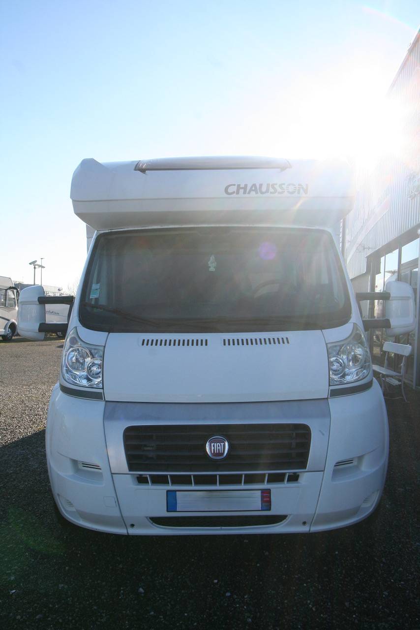 Camping-car profilé d’occasion, lit à la française, lit de pavillon, 4 couchages, moins de 7 m, Chausson Titanium TI 69, à Roques proche de Toulouse (31)