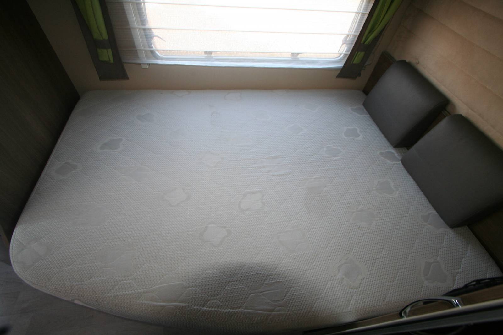 Achat Camping-car profilé d’occasion, lit à la française, lit de pavillon, 4 couchages, moins de 7 m, Chausson Titanium TI 69, à Roques proche de Toulouse (31)