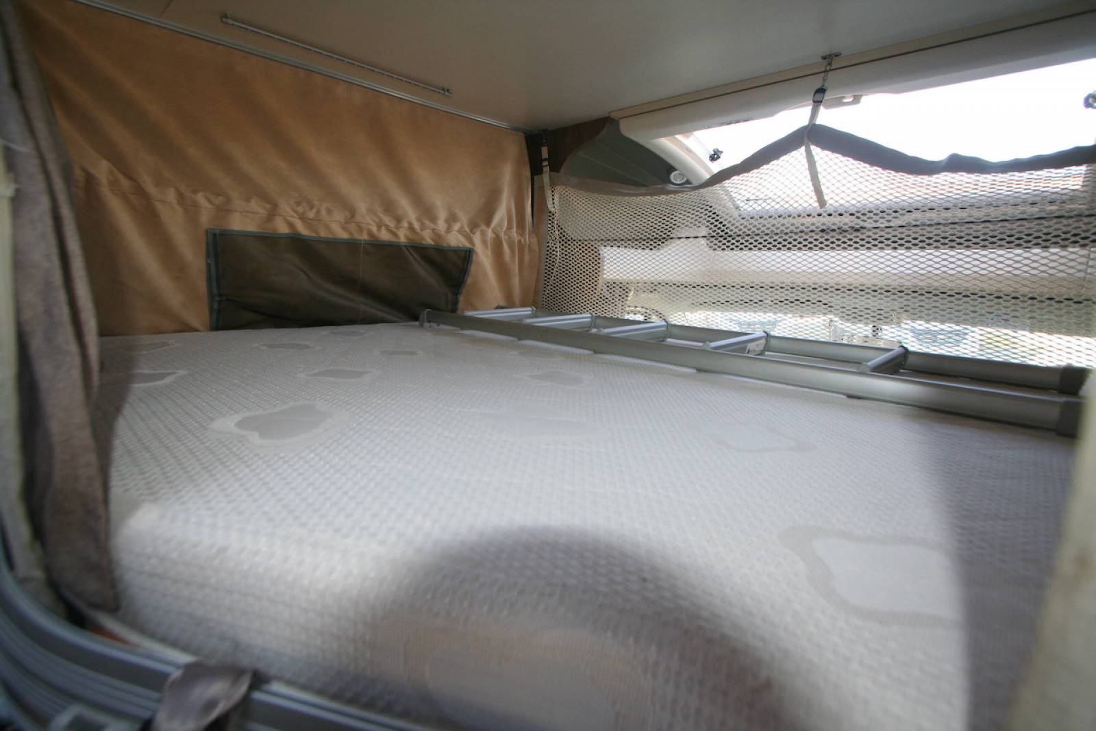 Vend Camping-car profilé d’occasion, lit à la française, lit de pavillon, 4 couchages, moins de 7 m, Chausson Titanium TI 69, à Roques proche de Toulouse (31)
