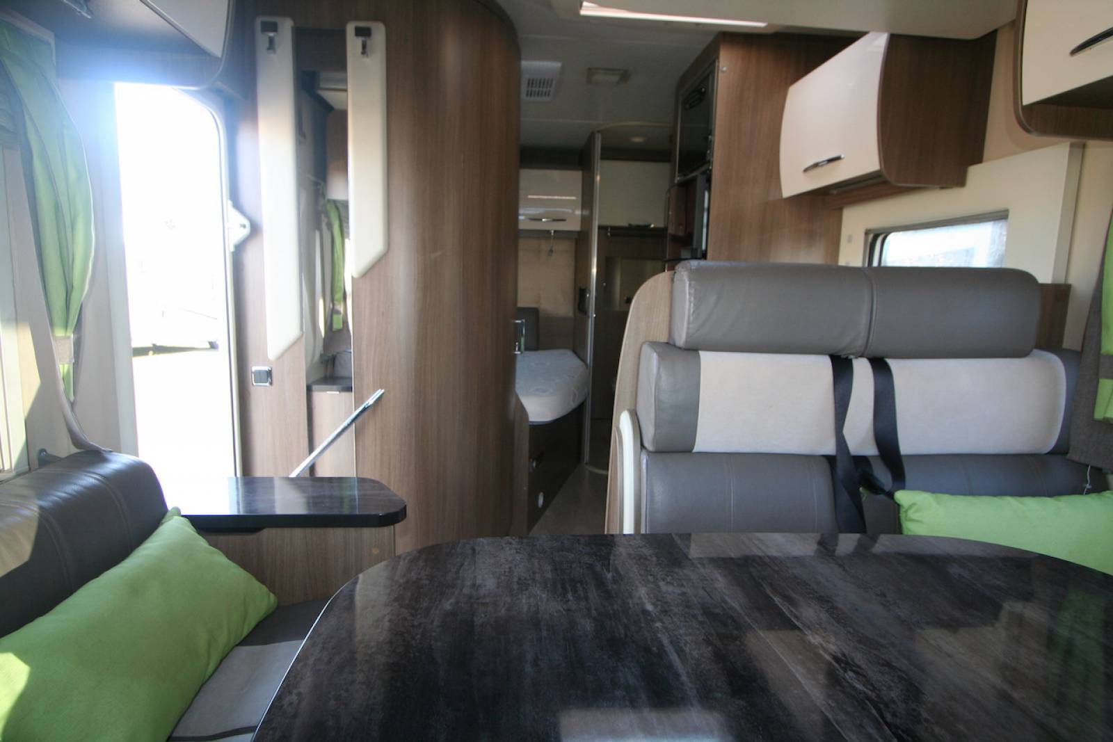 Vend Camping-car profilé d’occasion, lit à la française, lit de pavillon, 4 couchages, moins de 7 m, Chausson Titanium TI 69, à Roques proche de Toulouse (31)