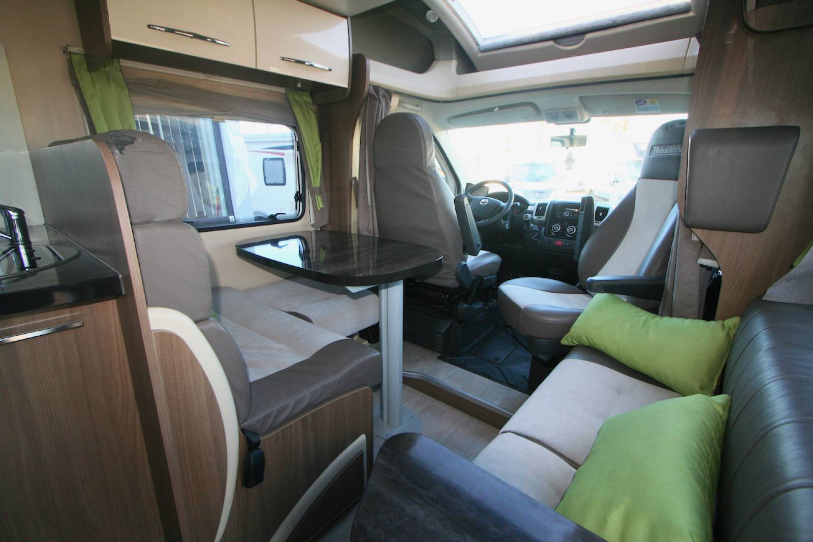 Achat Camping-car profilé d’occasion, lit à la française, lit de pavillon, 4 couchages, moins de 7 m, Chausson Titanium TI 69, à Roques proche de Toulouse (31)