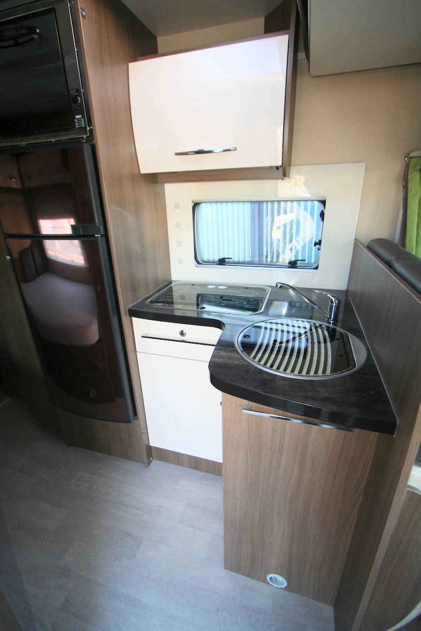 Vend Camping-car profilé d’occasion, lit à la française, lit de pavillon, 4 couchages, moins de 7 m, Chausson Titanium TI 69, à Roques proche de Toulouse (31)