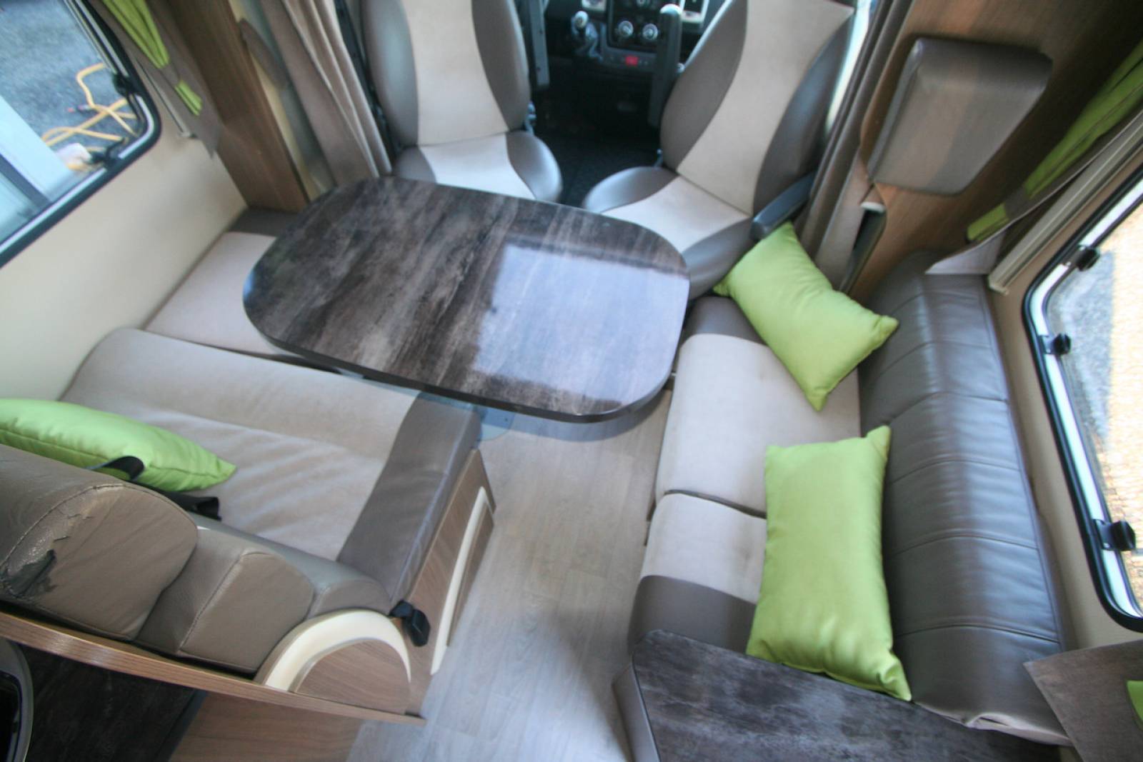 Camping-car profilé d’occasion, lit à la française, lit de pavillon, 4 couchages, moins de 7 m, Chausson Titanium TI 69, à Roques proche de Toulouse (31)