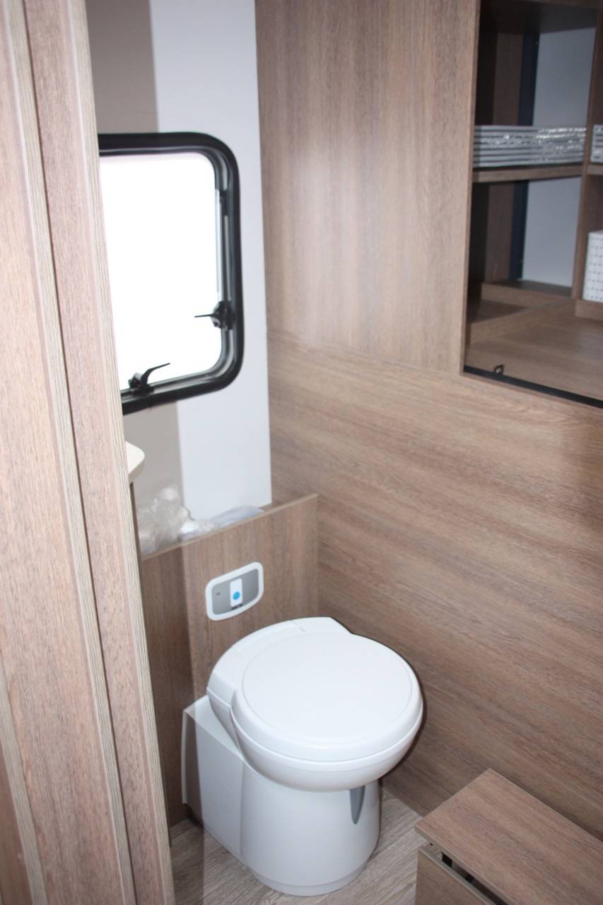 Achat Camping-car profilé occasion, maxi-salon, lit de pavillon, 4 couchages, Dethleffs Trend T 6767 à Roques près Toulouse (31)