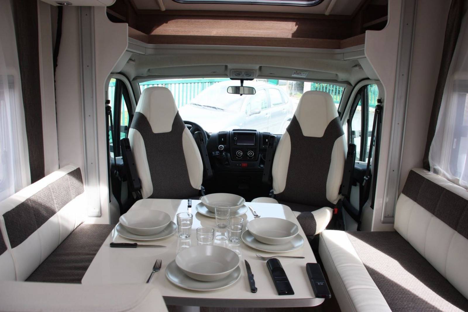 Vente Camping-car profilé occasion, maxi-salon, lit de pavillon, 4 couchages, Dethleffs Trend T 6767 à Roques près Toulouse (31)