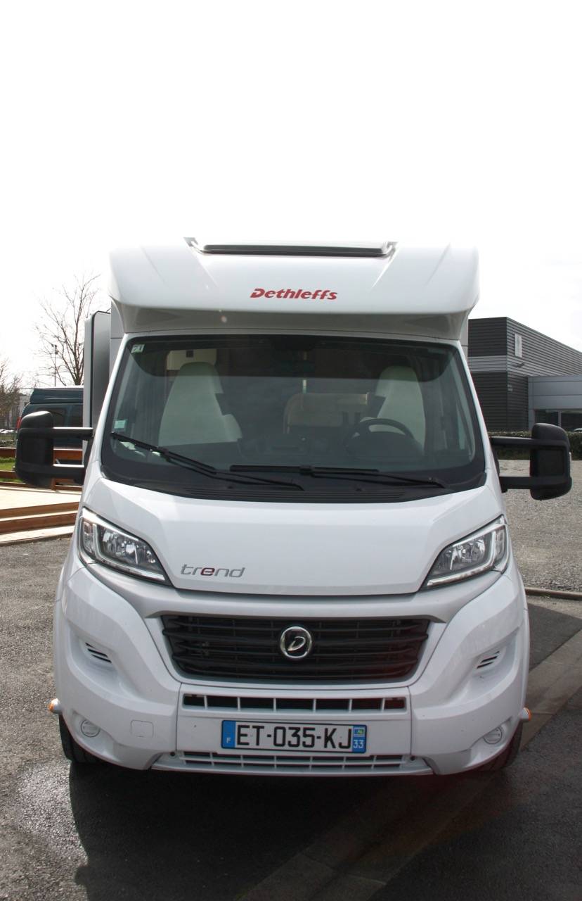 Camping-car profilé occasion, maxi-salon, lit de pavillon, 4 couchages, Dethleffs Trend T 6767 à Roques près Toulouse (31)