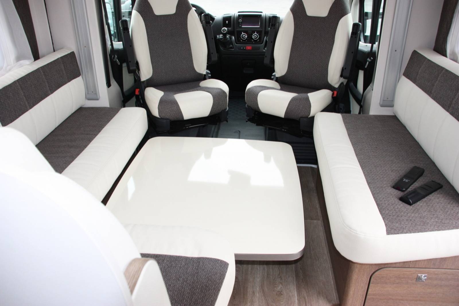 Vente Camping-car profilé occasion, maxi-salon, lit de pavillon, 4 couchages, Dethleffs Trend T 6767 à Roques près Toulouse (31)