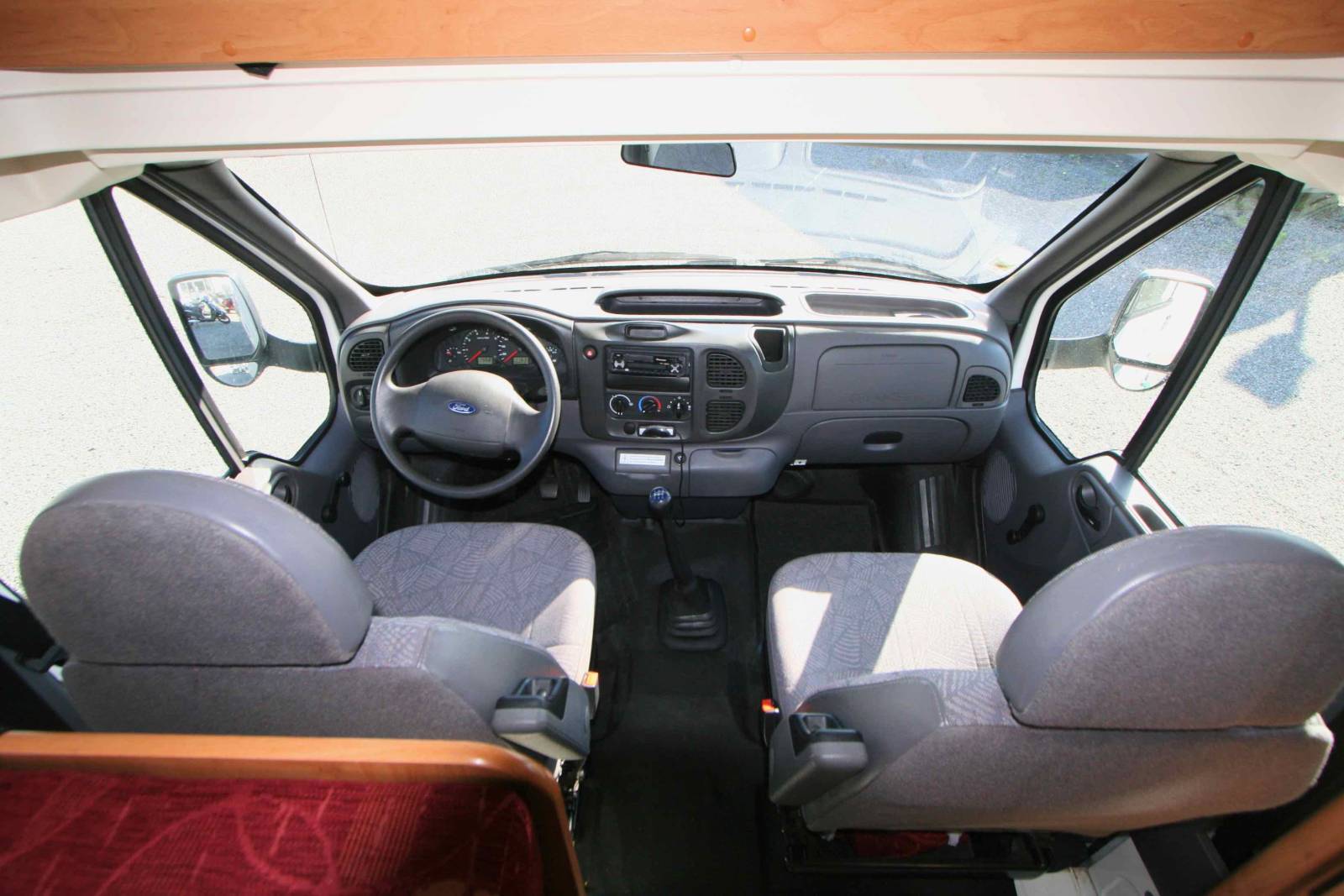 Achat Camping-car occasion capucine, 5 places, 6 couchages, lit à la française, compact, Vilamobil Athenia 332, à Roques, proche de Toulouse (31)