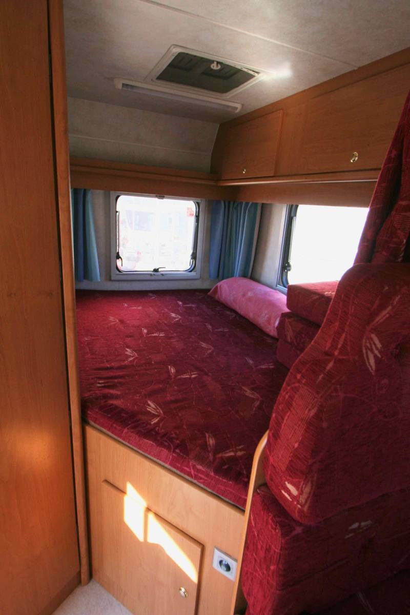 Vend Camping-car occasion capucine, 5 places, 6 couchages, lit à la française, compact, Vilamobil Athenia 332, à Roques, proche de Toulouse (31)