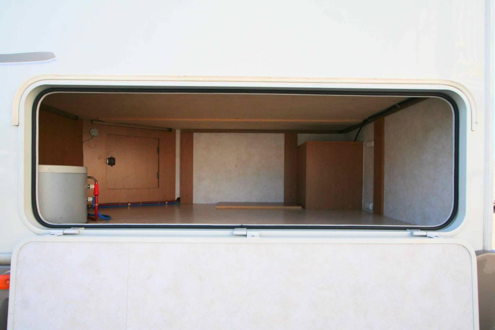 Vend Camping-car occasion capucine, 5 places, 6 couchages, lit à la française, compact, Vilamobil Athenia 332, à Roques, proche de Toulouse (31)