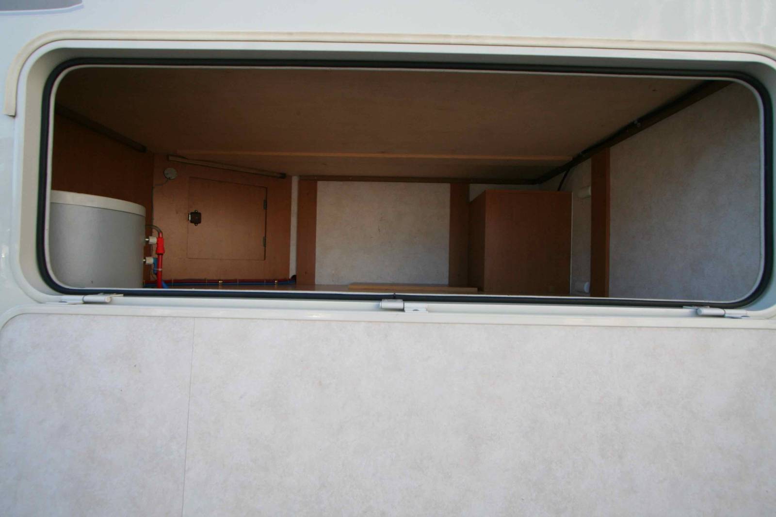 Camping-car occasion capucine, 5 places, 6 couchages, lit à la française, compact, Vilamobil Athenia 332, à Roques, proche de Toulouse (31)