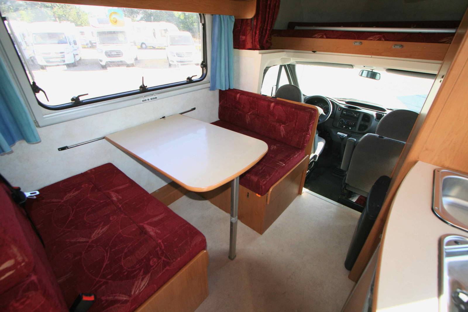 Vend Camping-car occasion capucine, 5 places, 6 couchages, lit à la française, compact, Vilamobil Athenia 332, à Roques, proche de Toulouse (31)