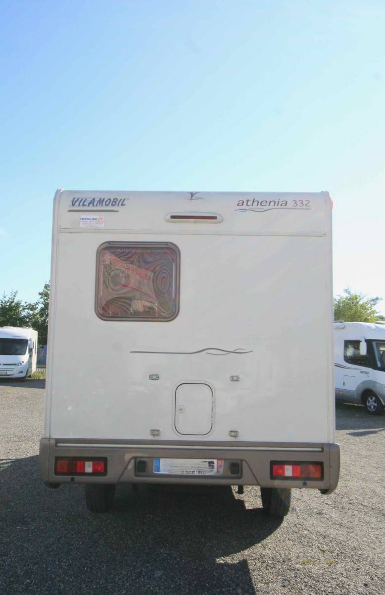 Camping-car occasion capucine, 5 places, 6 couchages, lit à la française, compact, Vilamobil Athenia 332, à Roques, proche de Toulouse (31)