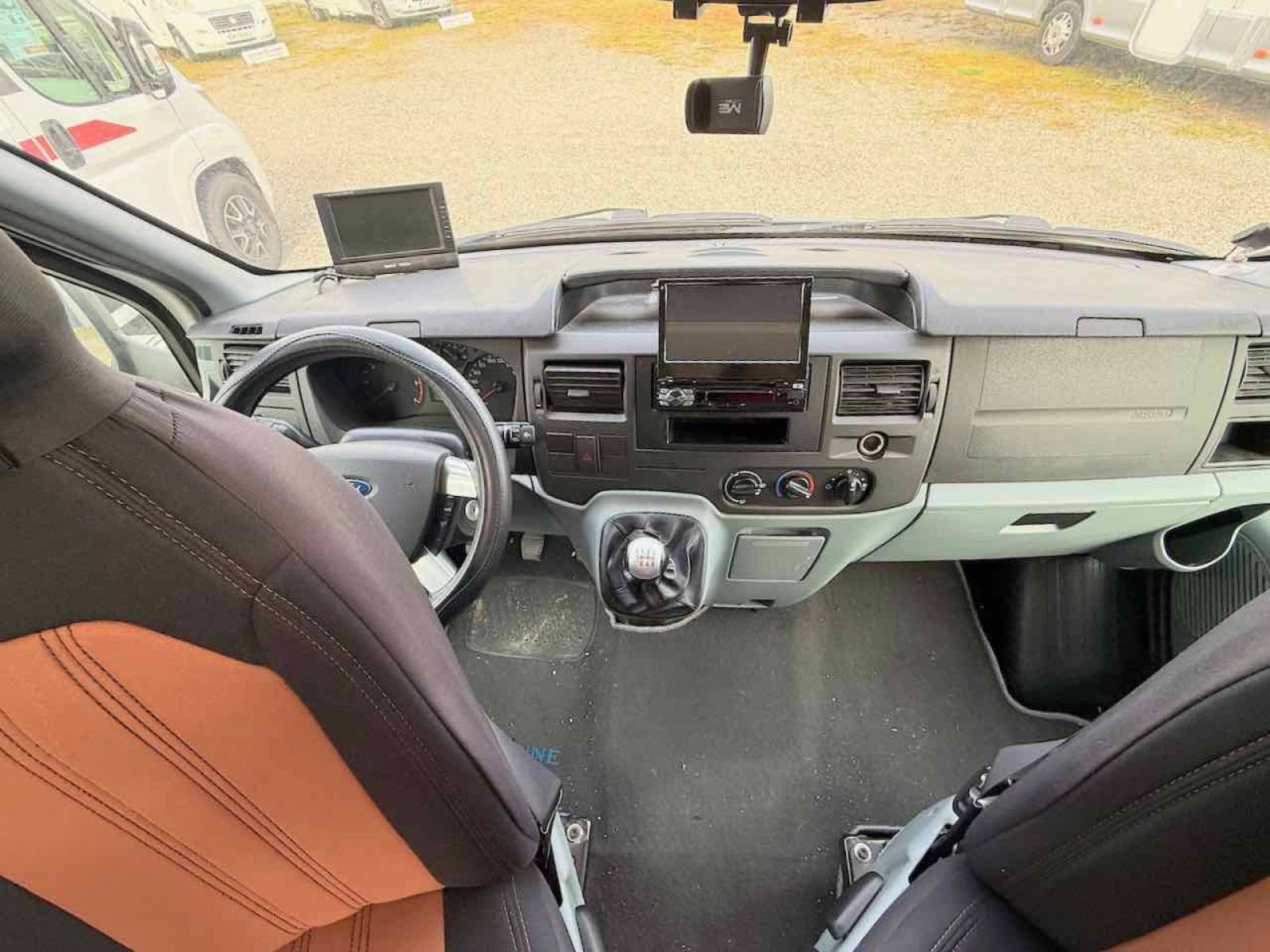 Vend Camping-car profilé occasion, lit à la française, moins de 7 m, 4 places, roues jumelées, Vilamobil Cautel L, chez Vacances et Loisirs à Roques proche de Toulouse (31)