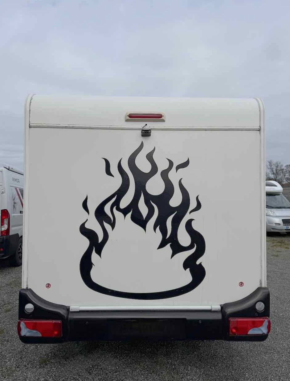 Achat Camping-car profilé occasion, lit à la française, moins de 7 m, 4 places, roues jumelées, Vilamobil Cautel L, chez Vacances et Loisirs à Roques proche de Toulouse (31)