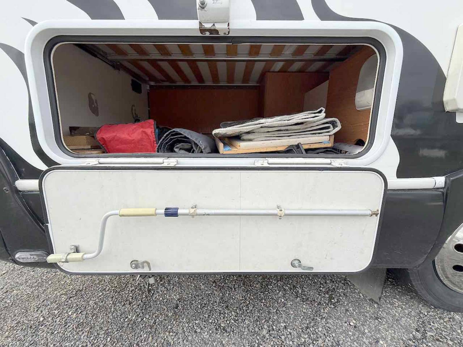 Vend Camping-car profilé occasion, lit à la française, moins de 7 m, 4 places, roues jumelées, Vilamobil Cautel L, chez Vacances et Loisirs à Roques proche de Toulouse (31)