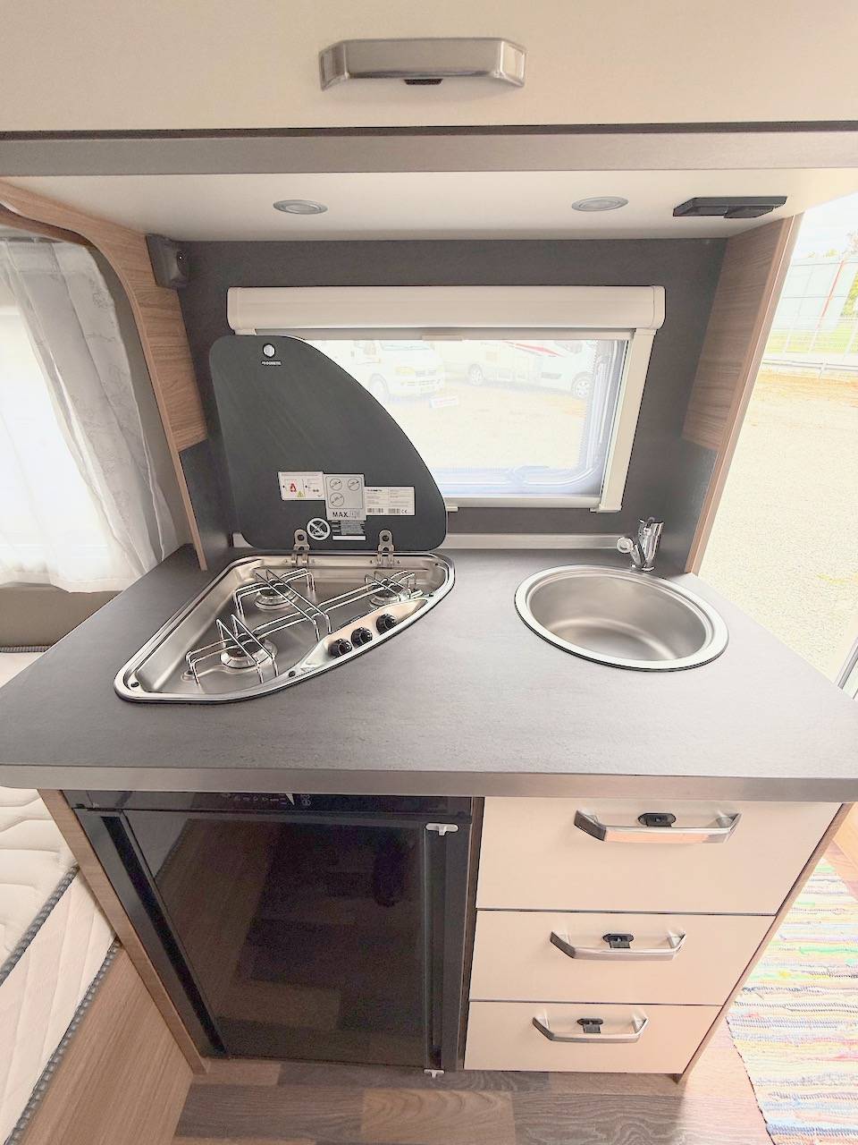 Caravane Occasion, lit transversal, 4 places, 4,70 m, Weinsberg CaraOne 390 QD, à Roques proche de Toulouse (31)