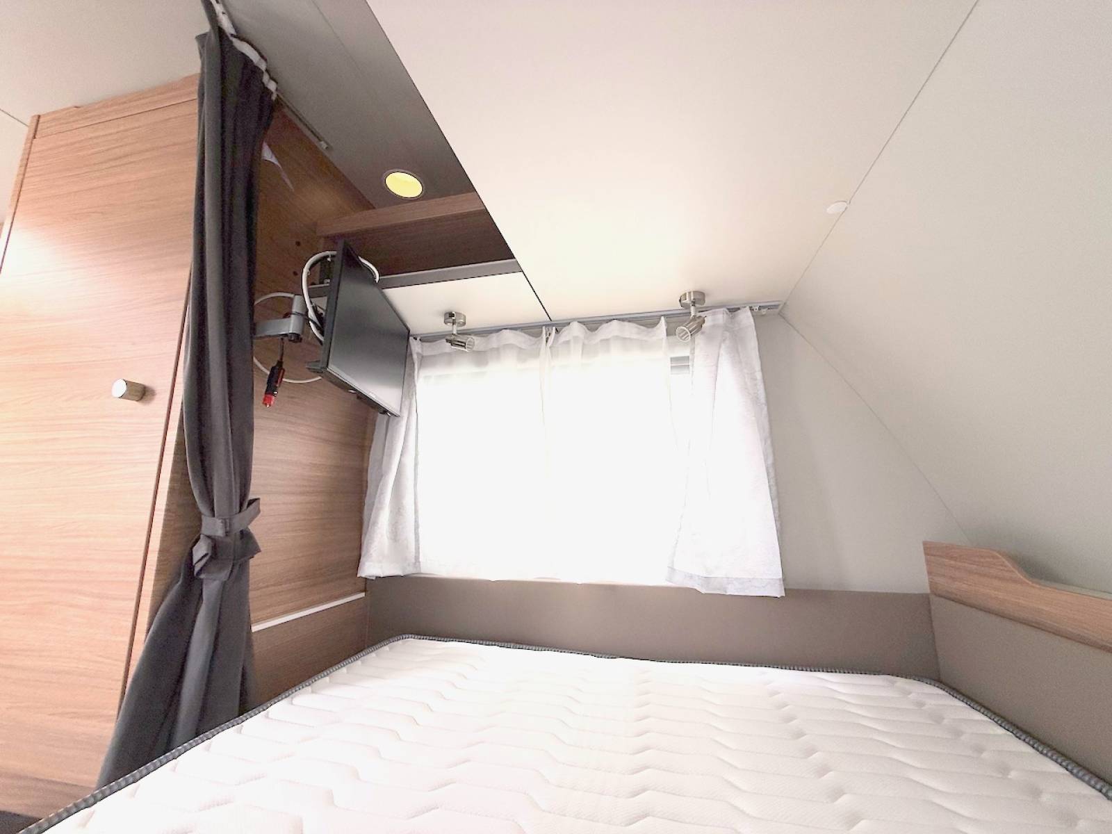 Caravane Occasion, lit transversal, 4 places, 4,70 m, Weinsberg CaraOne 390 QD, à Roques proche de Toulouse (31)