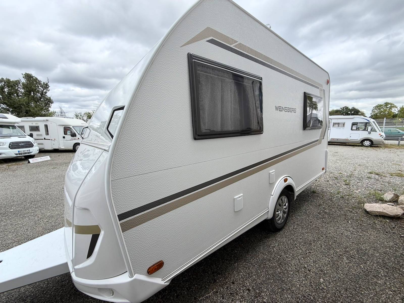 Vend Caravane Occasion, lit transversal, 4 places, 4,70 m, Weinsberg CaraOne 390 QD, à Roques proche de Toulouse (31)