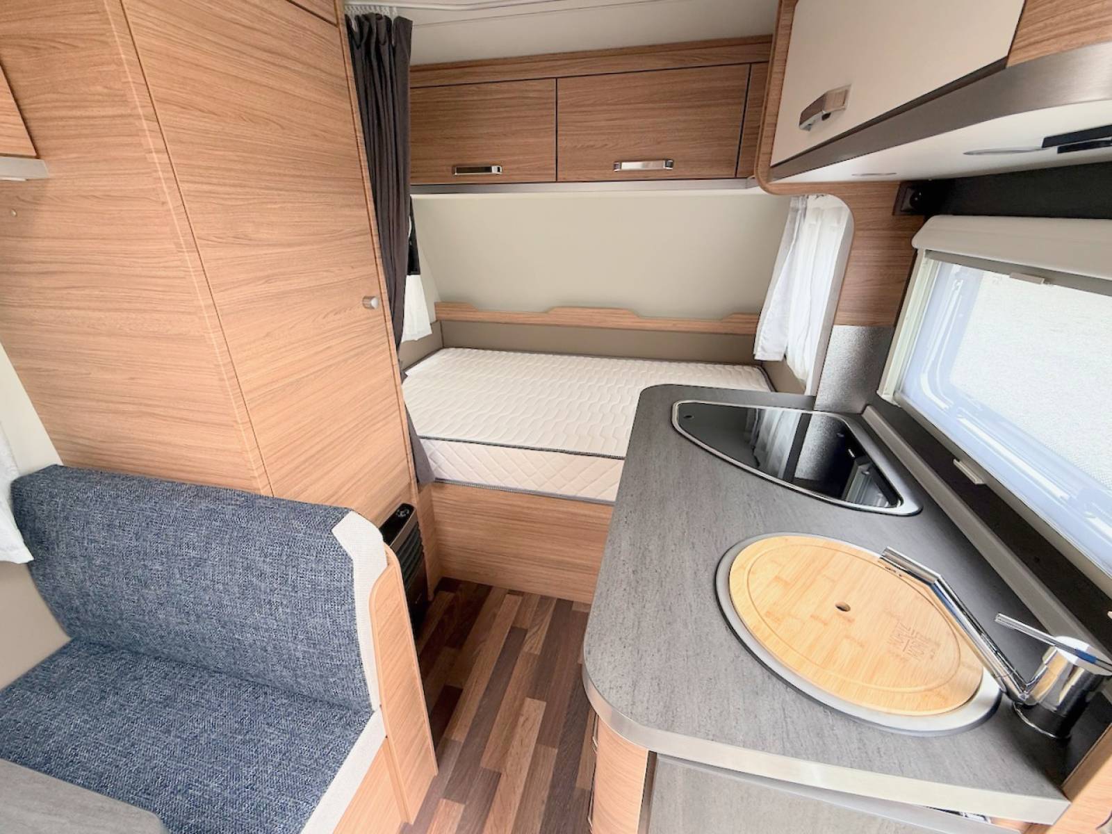 Vend Caravane Occasion, lit transversal, 4 places, 4,70 m, Weinsberg CaraOne 390 QD, à Roques proche de Toulouse (31)