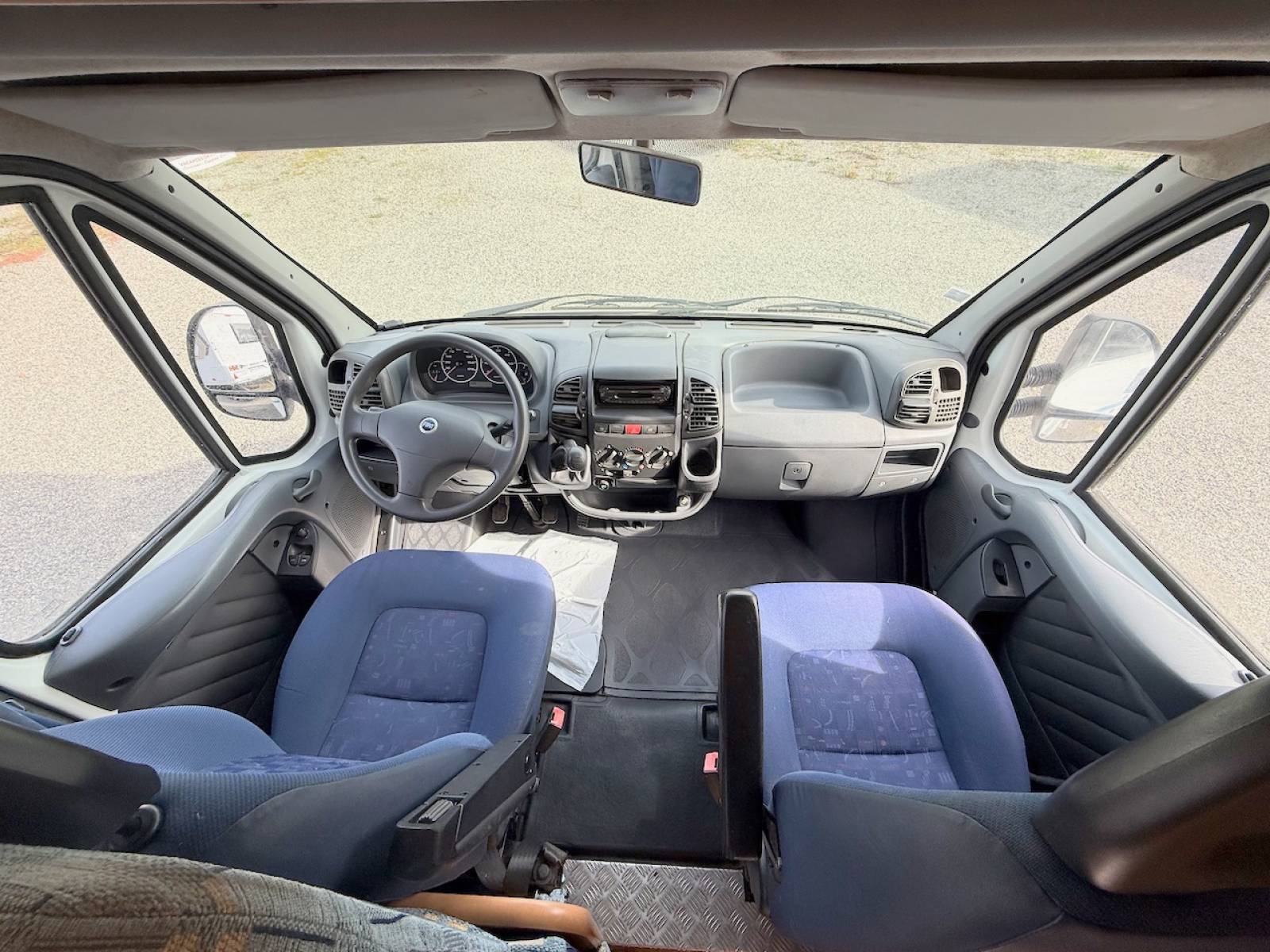 vend Camping-car profilé occasion, petit prix, lit à la française, moins de 7 m, 4 couchages, Adriatik 572 DS, à Roques, près Toulouse (31)