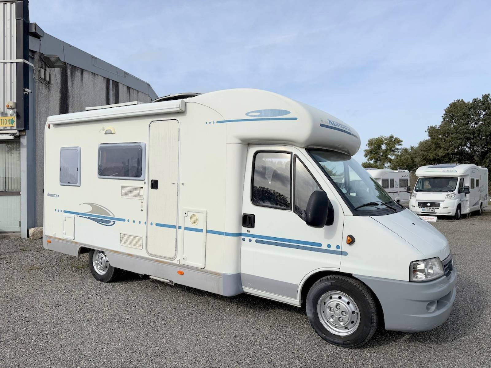 Camping-car profilé occasion, petit prix, lit à la française, moins de 7 m, 4 couchages, Adriatik 572 DS, à Roques, près Toulouse (31)