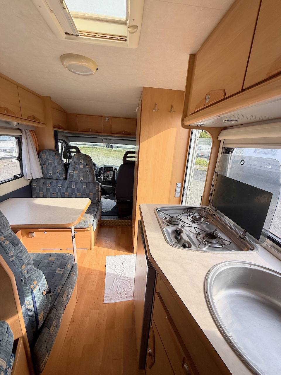 vend Camping-car profilé occasion, petit prix, lit à la française, moins de 7 m, 4 couchages, Adriatik 572 DS, à Roques, près Toulouse (31)