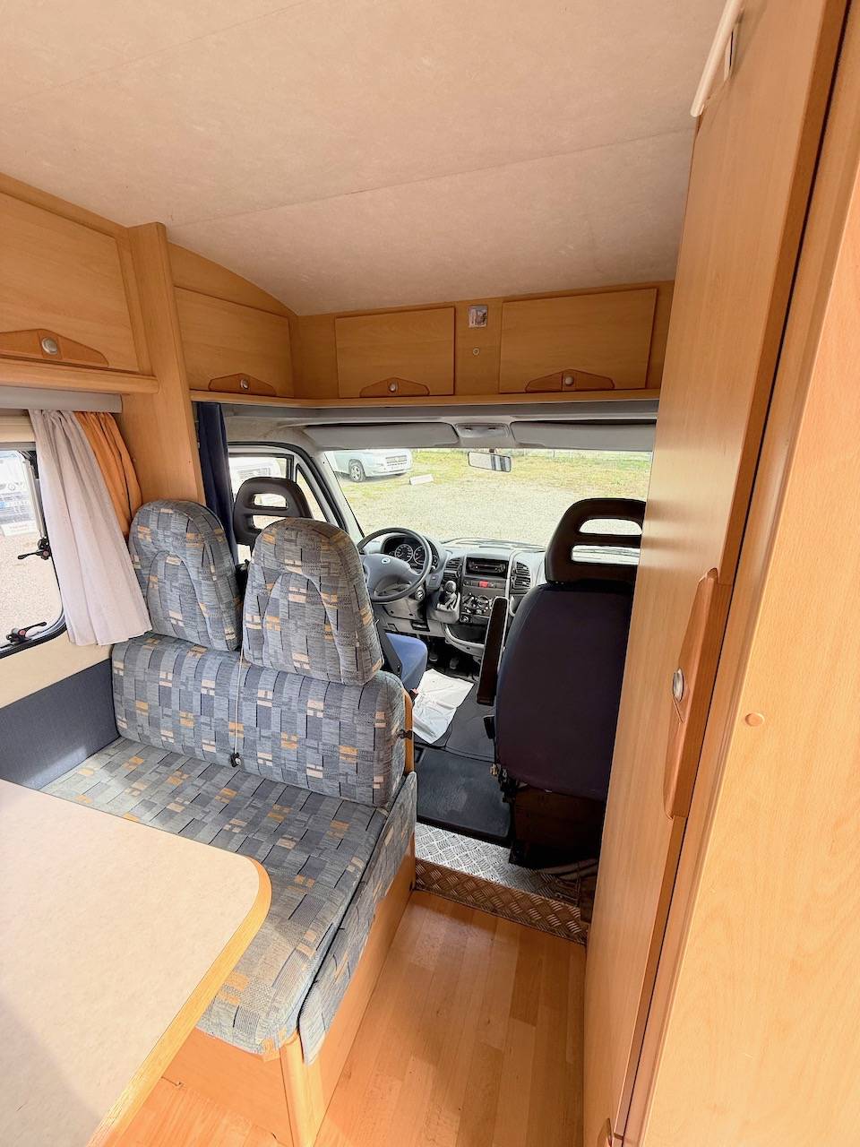 Camping-car profilé occasion, petit prix, lit à la française, moins de 7 m, 4 couchages, Adriatik 572 DS, à Roques, près Toulouse (31)