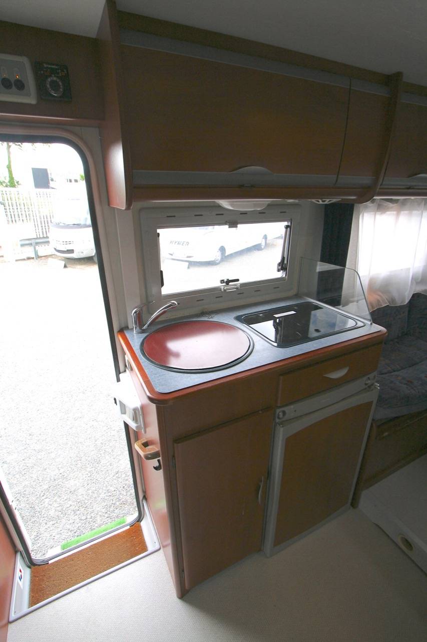 Camping-car occasion profilé moins de 6 m, Autostar Amical 6, à Roques, près Toulouse (31), pas cher