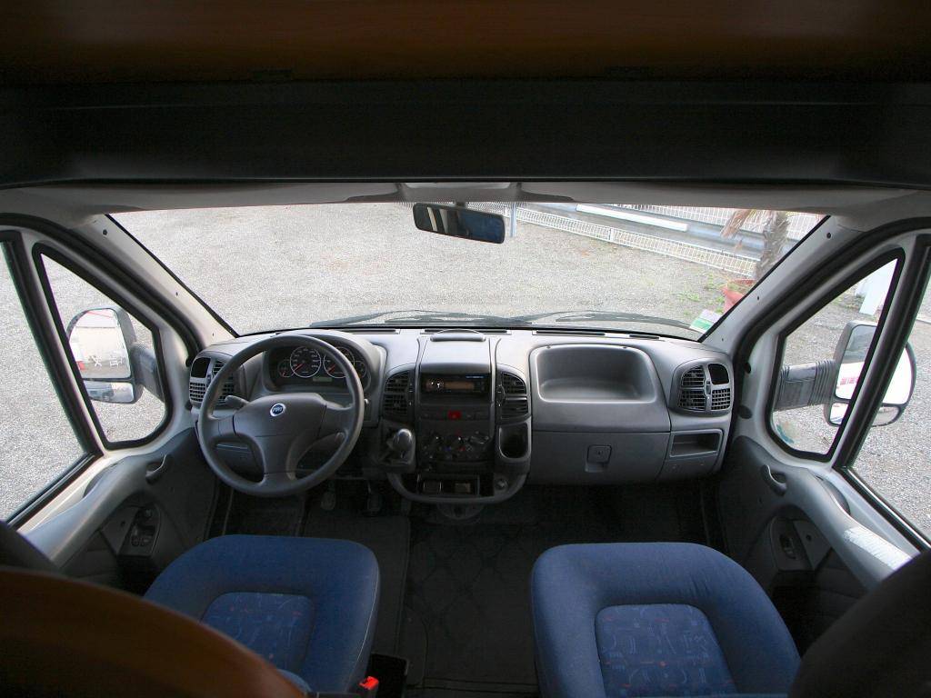 Vend Camping-car capucine occasion 5 places/7couchages Challenger Genesis 45 à Toulouse