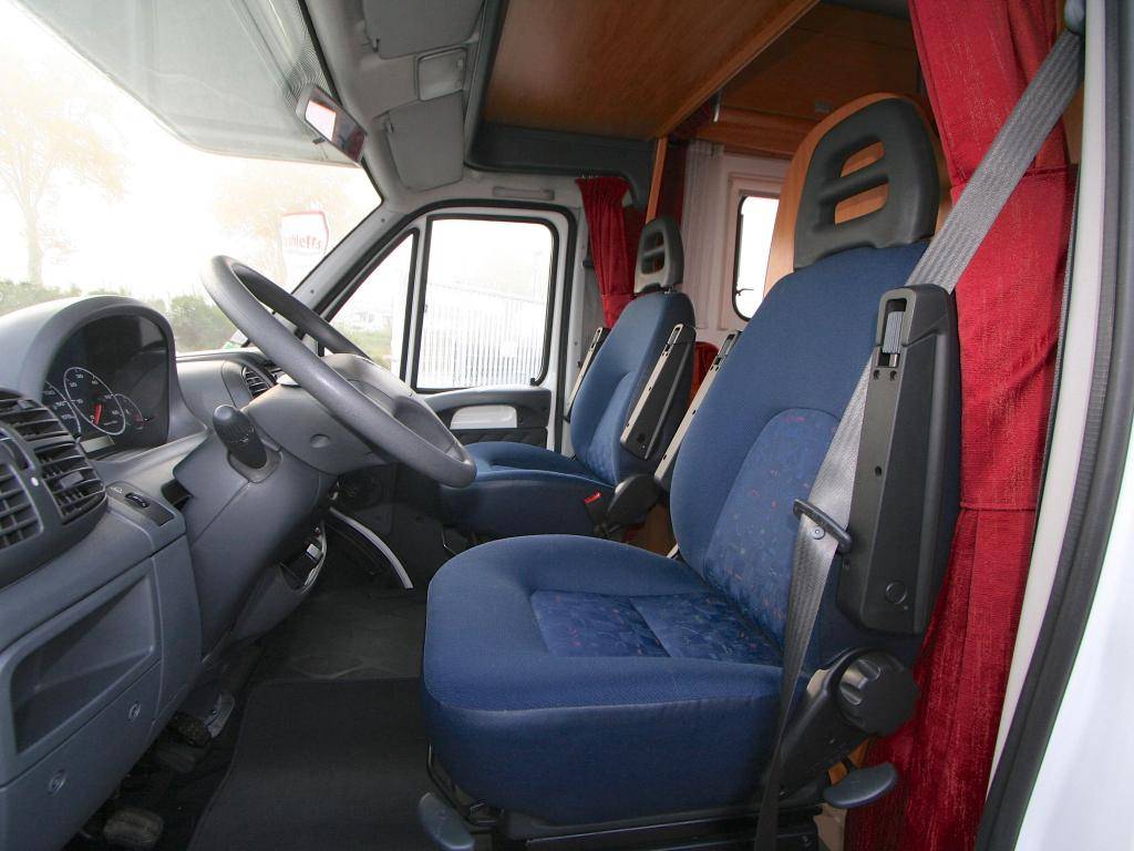 Achat Camping-car capucine occasion 5 places/7couchages Challenger Genesis 45 à Toulouse