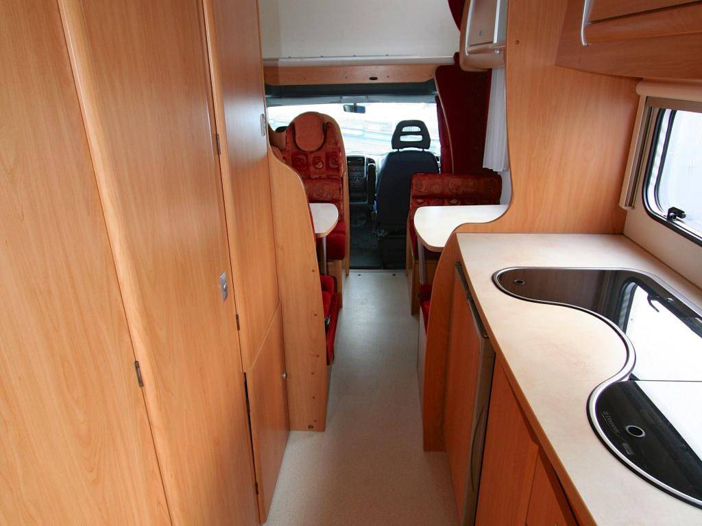 Camping-car capucine occasion 5 places/7couchages Challenger Genesis 45 à Toulouse