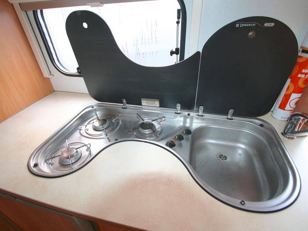 Camping-car capucine occasion 5 places/7couchages Challenger Genesis 45 à Toulouse