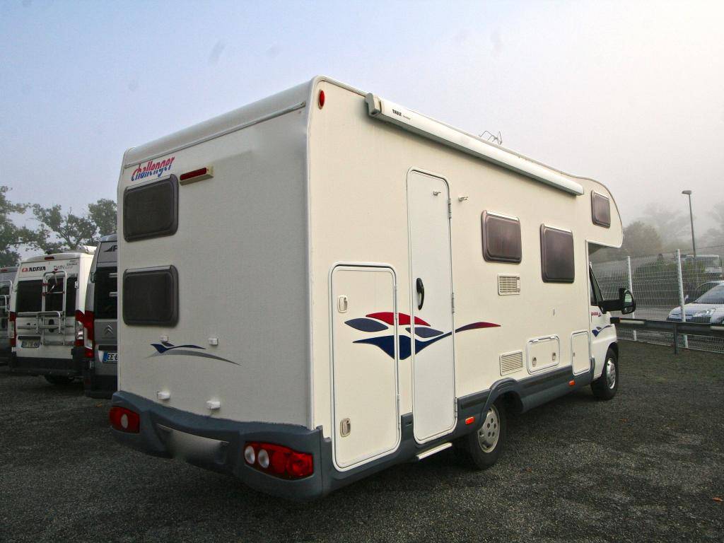 Camping-car capucine occasion 5 places/7couchages Challenger Genesis 45 à Toulouse