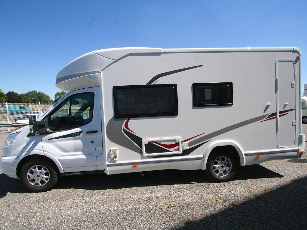 Vend Camping-car profilé occasion Maxi-salon lit de pavillon moins de 7m Challenger 290 Quartz à Roques près Toulouse 31